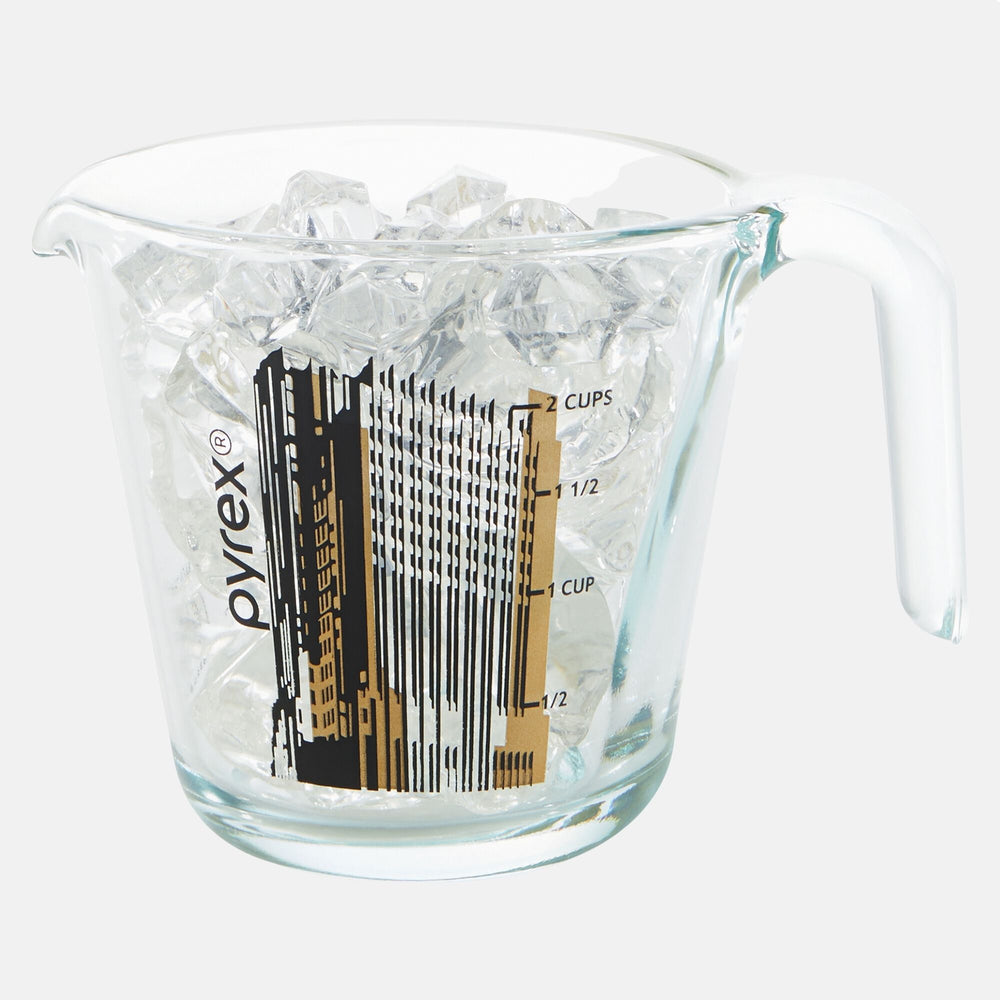 Cargar imagen en el visor de la galería, Pyrex® x Sara Shakeel - Glass 2-cup Measuring Cup
